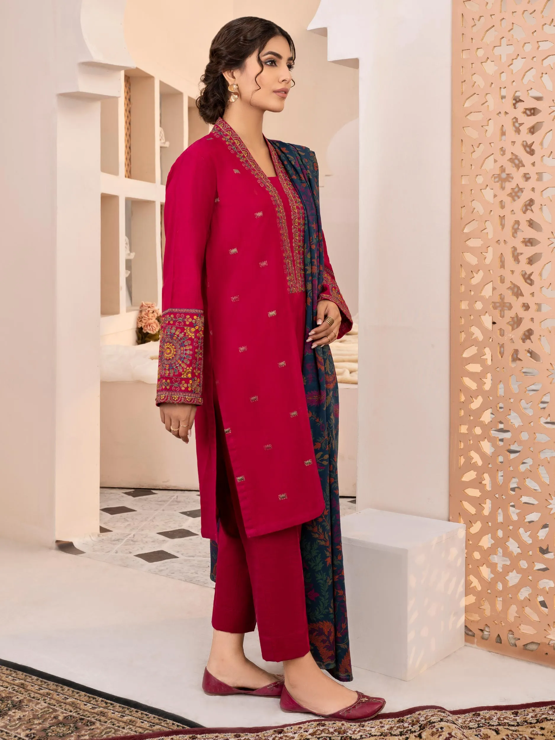 2 Piece Embroidered Khaddar Suit (Unstitched)