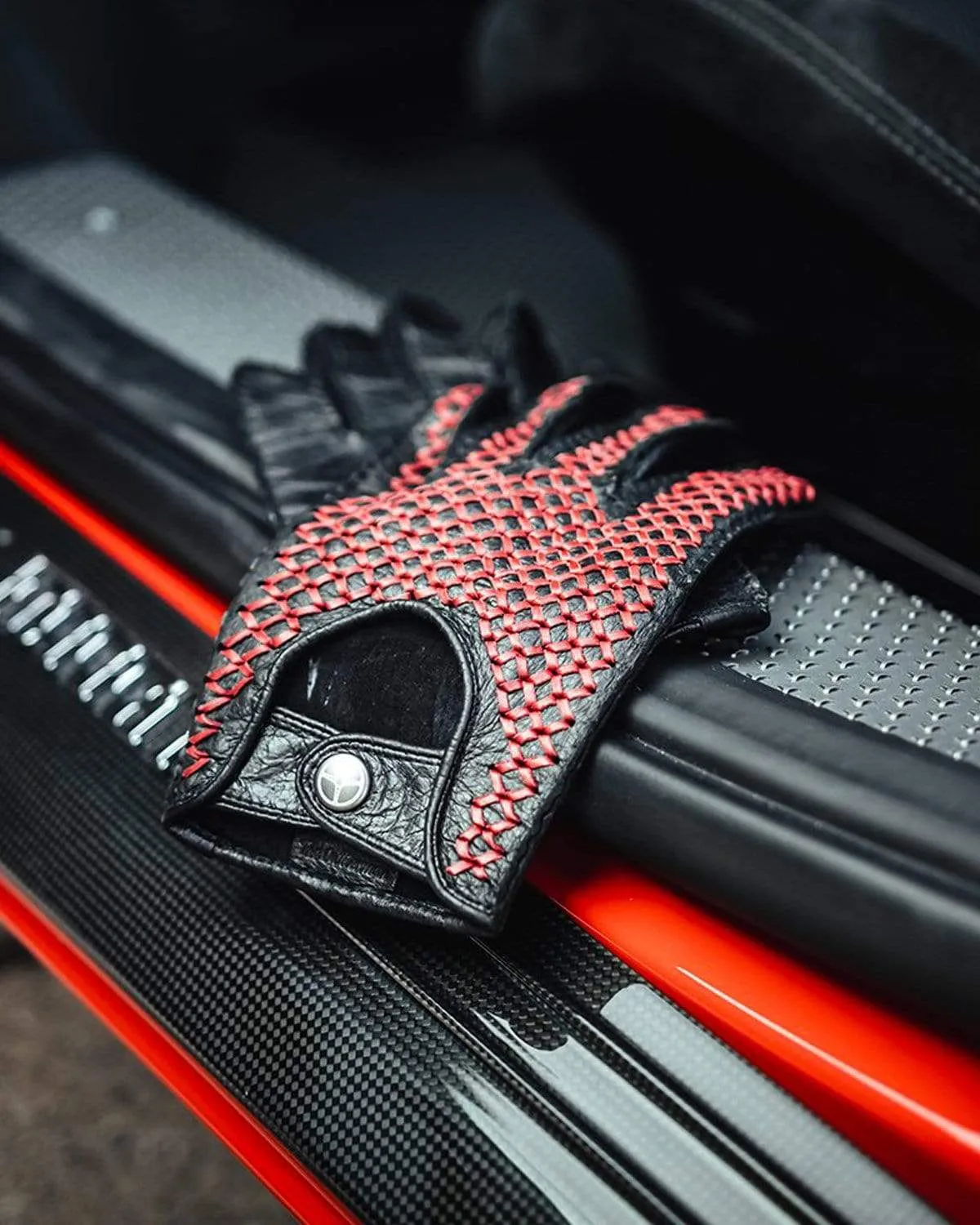 BESPOKE - Peccary Leather Driving Gloves - Black/Red