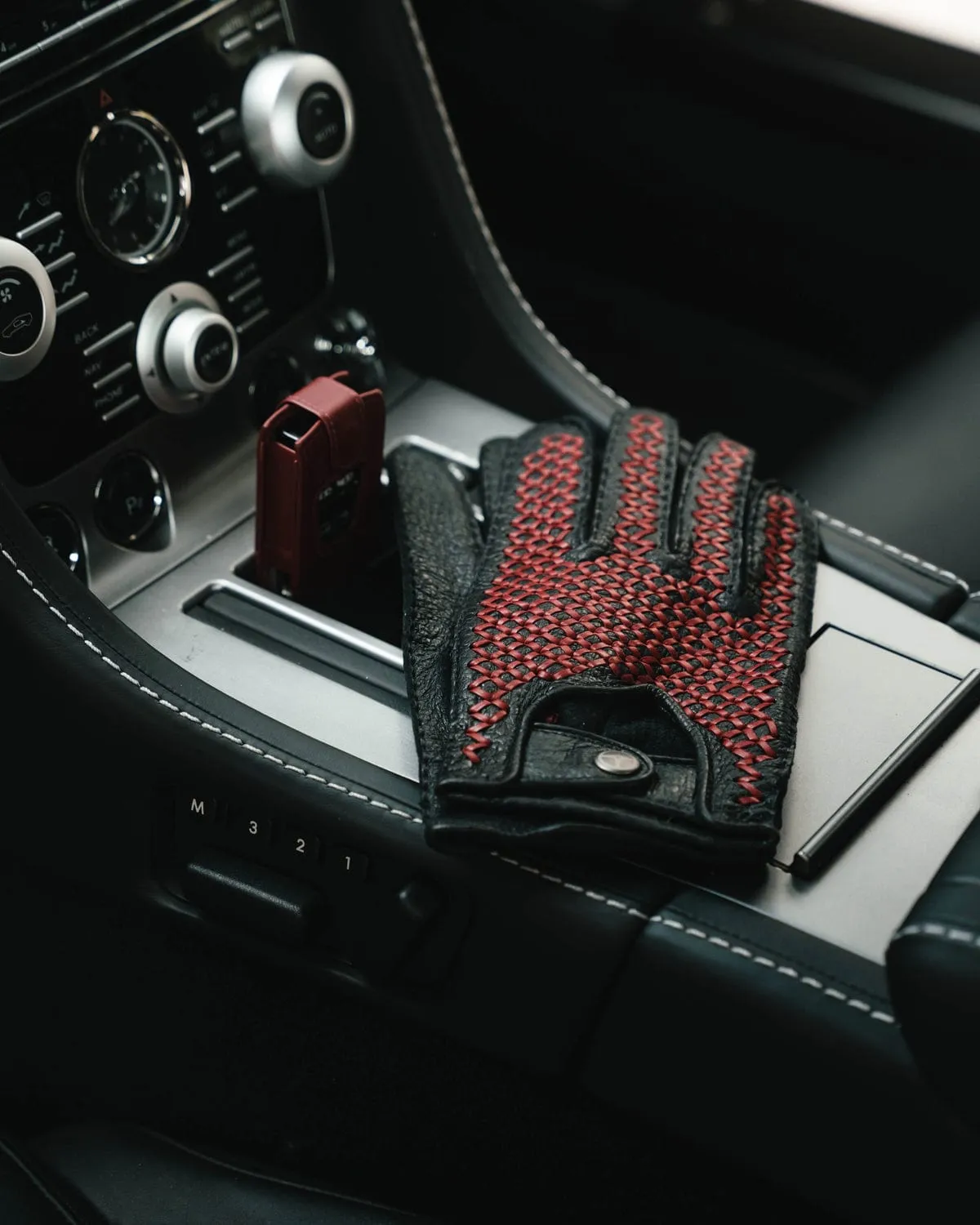 BESPOKE - Peccary Leather Driving Gloves - Black/Red