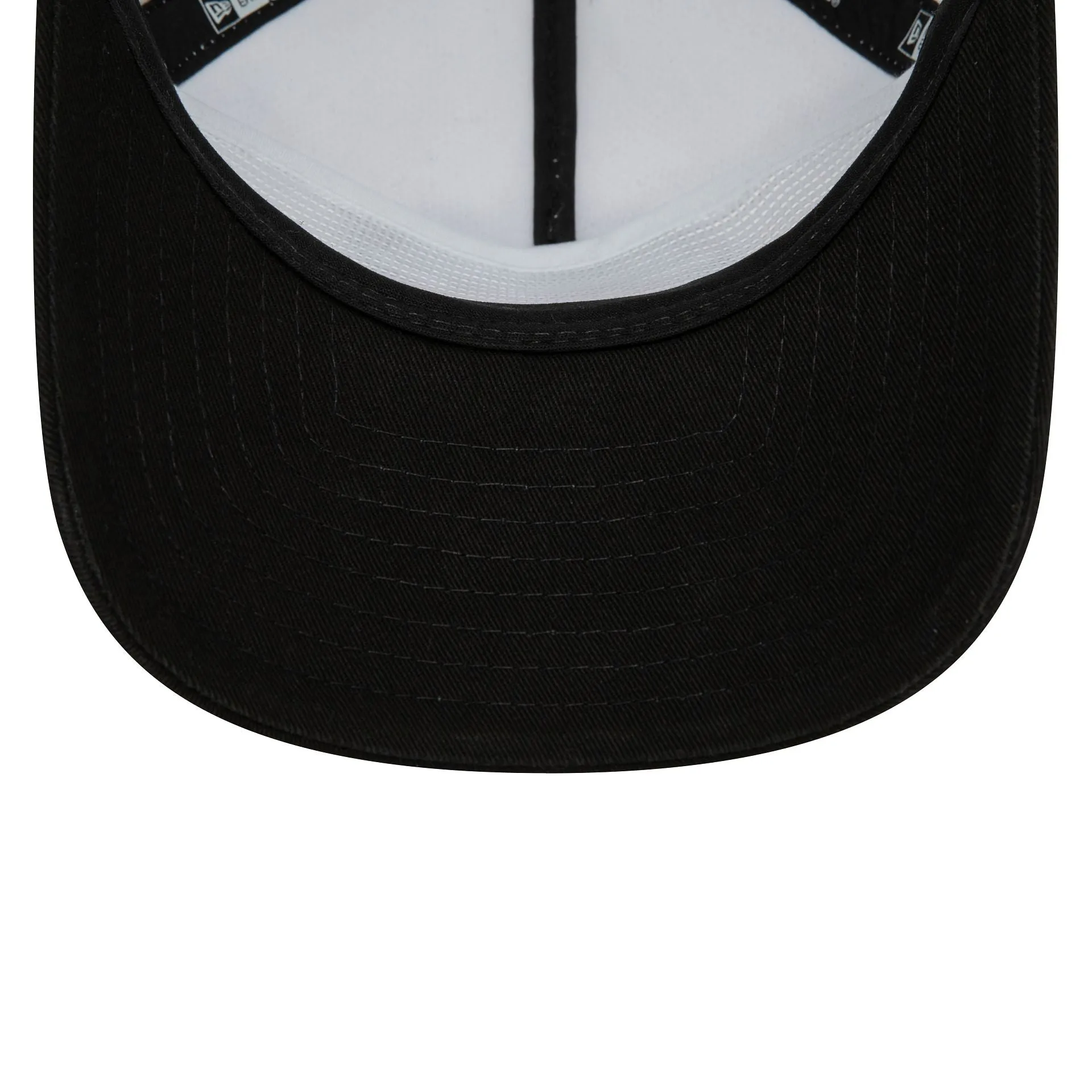Chicago Bulls Washed NBA White Golfer Snapback Cap
