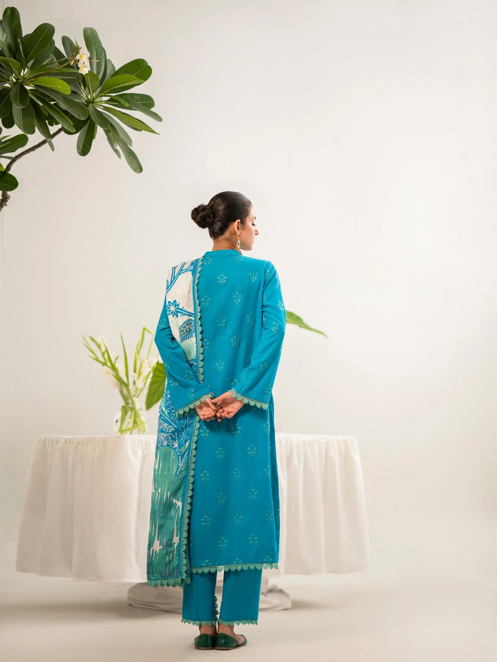 Lawn Karandi Embroidery