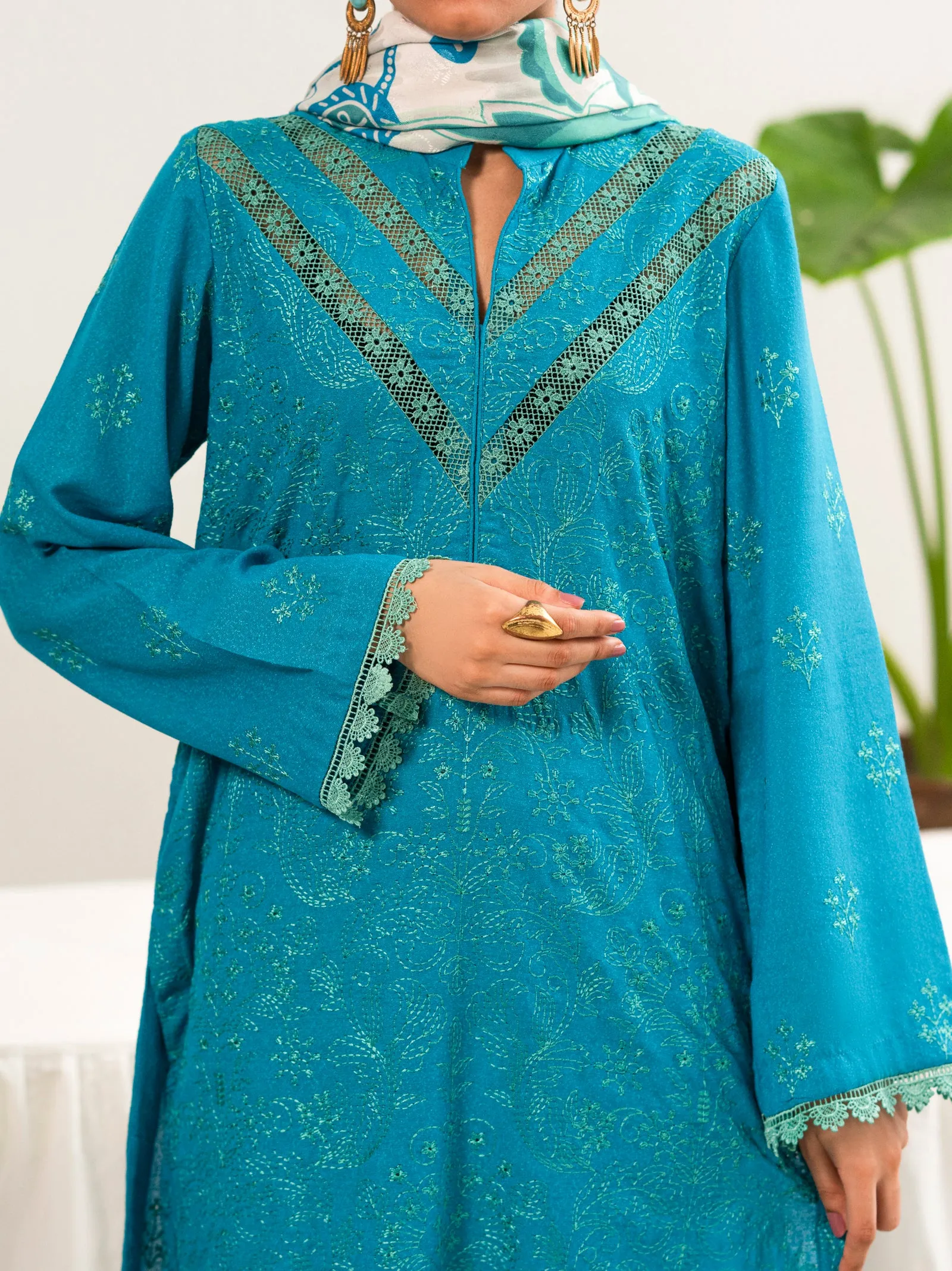 Lawn Karandi Embroidery