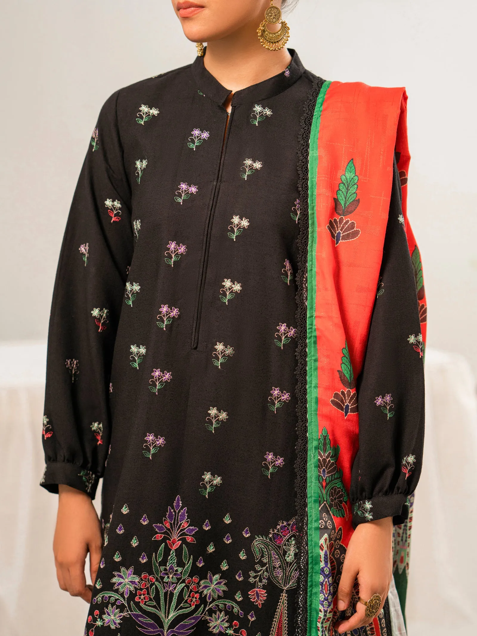 Lawn Karandi Embroidery