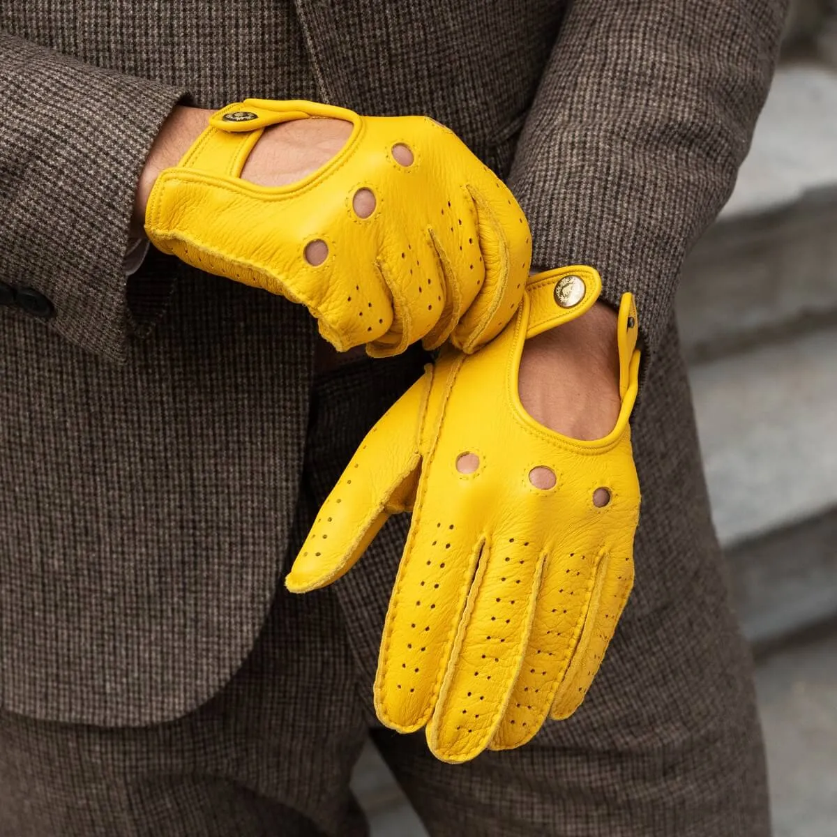 Leonardo (yellow) - Italian driving gloves made of American deerskin leather