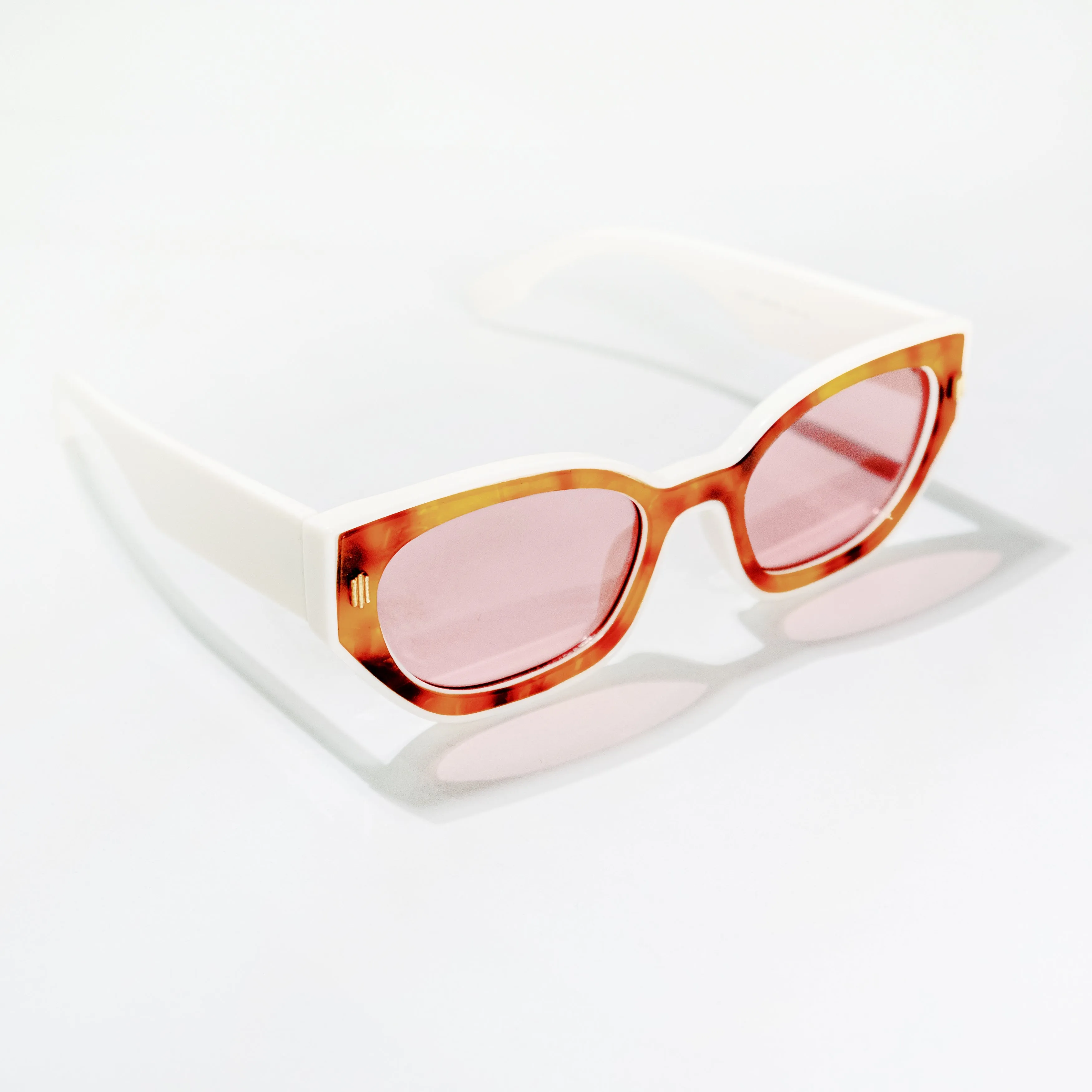 "Chokore Special 4-in-1 Gift Set for Her (Pearl Hat, Bracelet, Sunglasses, & Silk Stole) "