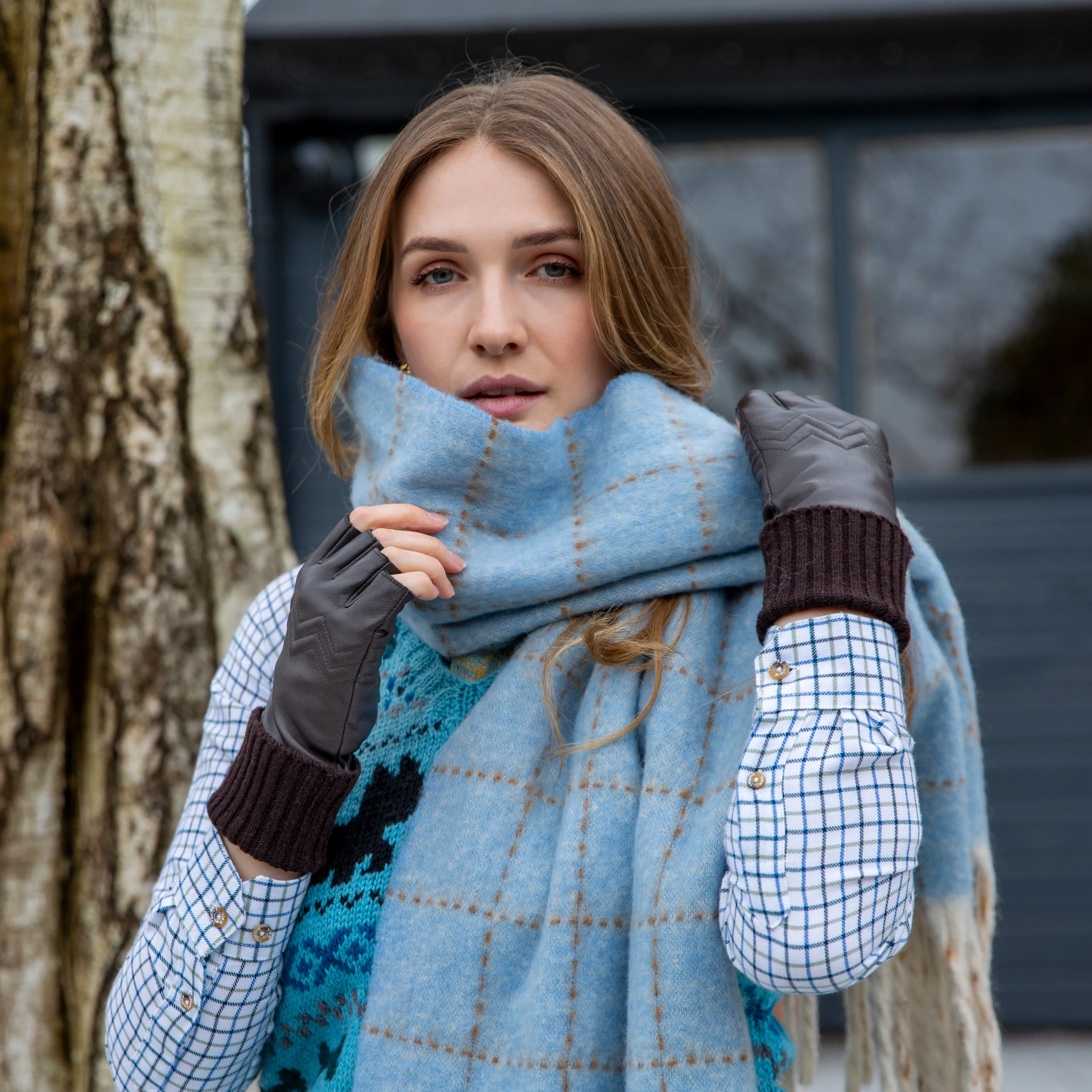 Women’s Dotted Windowpane Check Scarf with Tassels